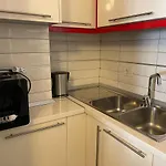 Centre & Private Parking Apartment Sarandë
