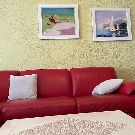 Apartment Centre & Private Parking *