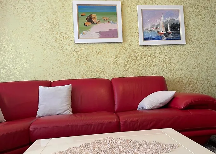 Apartment Centre & Private Parking *